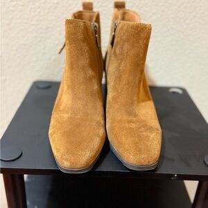 Blondo Women’s Suede Boots in Tan